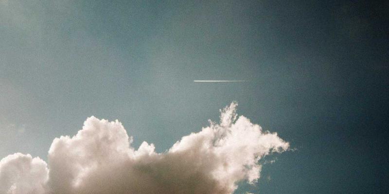 以刀代笔：从篆刻刀法到木雕石雕的艺术品定制