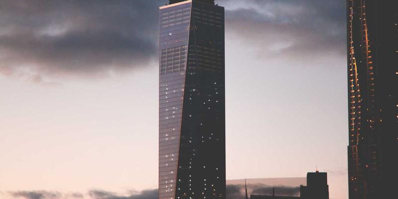 冰与火的淬炼：当玻璃热塑邂逅玉雕技法，重塑大型公共艺术新维度