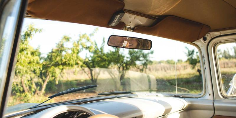 手工雕刻的灵魂对话：当代抽象木雕中自然形态与几何结构的实验性创作