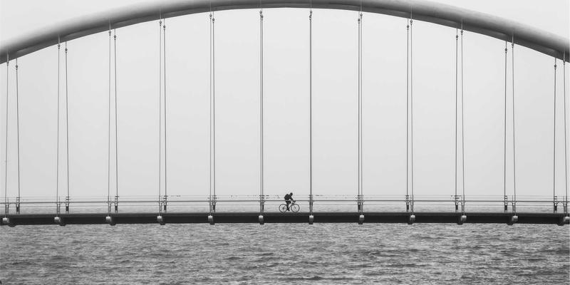 木雕与石雕的艺术对话：城市雕塑如何以工艺品定制塑造社区文化身份