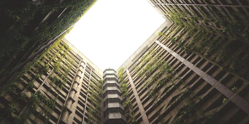 金属的柔软叙事：当代金银器錾刻工艺的复兴与创新设计