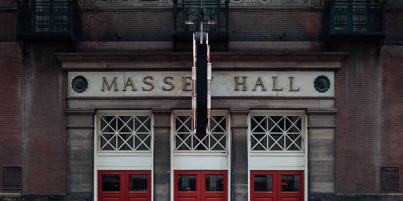 雕刻艺术13：木雕与玉雕的匠心之美与艺术品定制指南