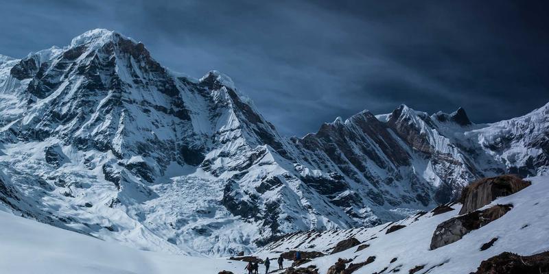 雪雕艺术的即兴与规划：从国际大赛看手工雕刻与艺术品定制的创作哲学